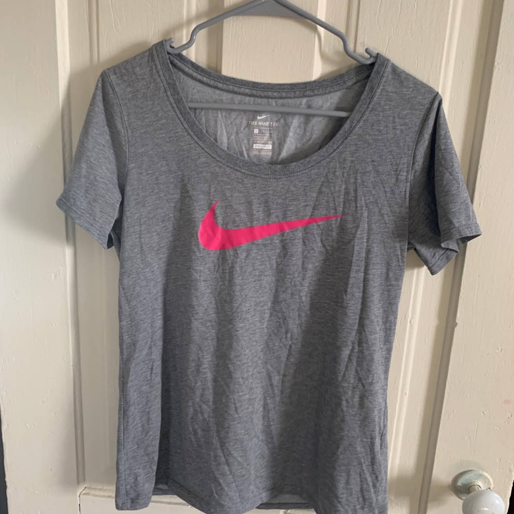 Nike top